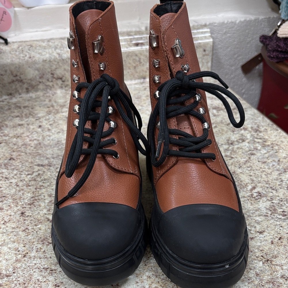 Shoe the Bear women’s 7 Maxime Brown Leather lace up boots